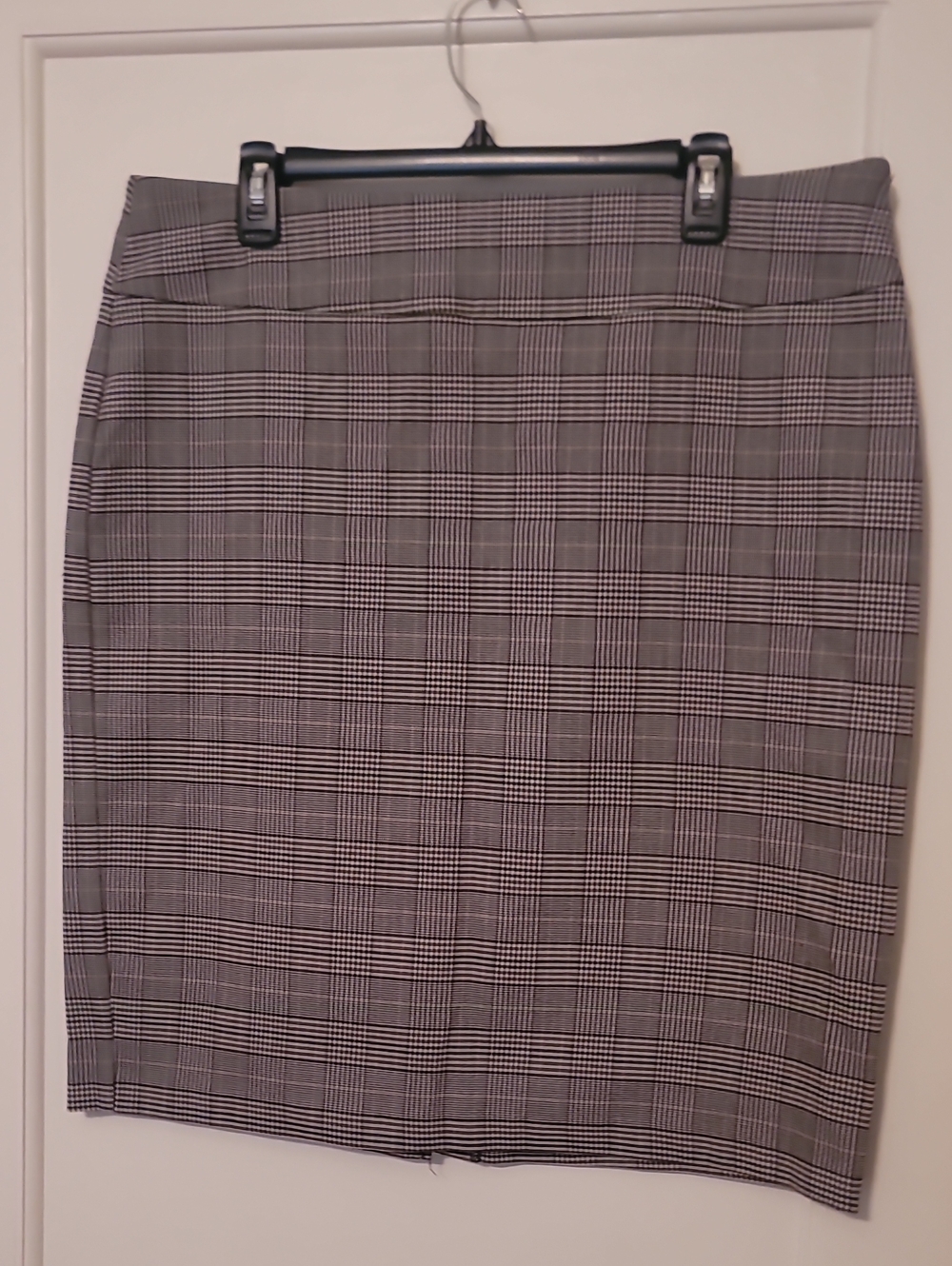 3/$20 Soho XL Plaid Pencil Skirt